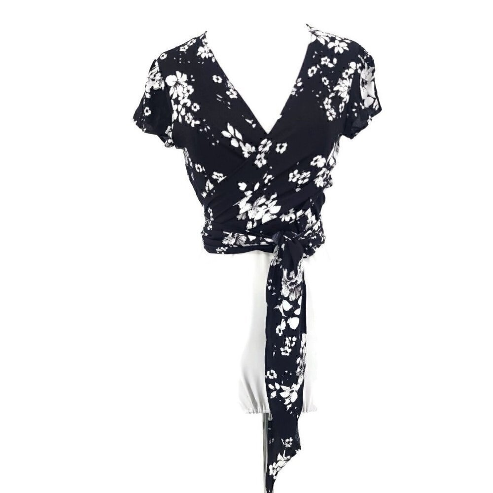 New Flynn Skye Thats A Wrap Top Womens M Black White Floral Rayon